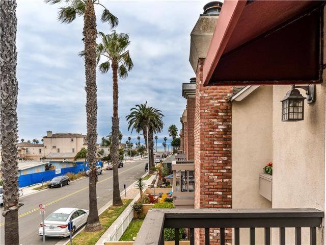 Remodeled Great Location With Ac Jacuzzi Foosball Roof Deck Steps To Beach Hotel Huntington Beach Exterior photo